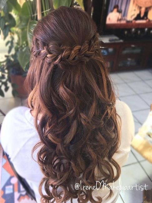 Bonjour les mariées et futures mariées !! Aujourd'hui j'ai fait mon premier essai coiffure, et je ne pas m'empêcher de vous partager les photos. Elle  4