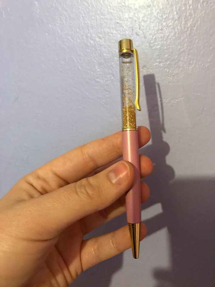 Urne et stylo pour livre d’or chez action - 1