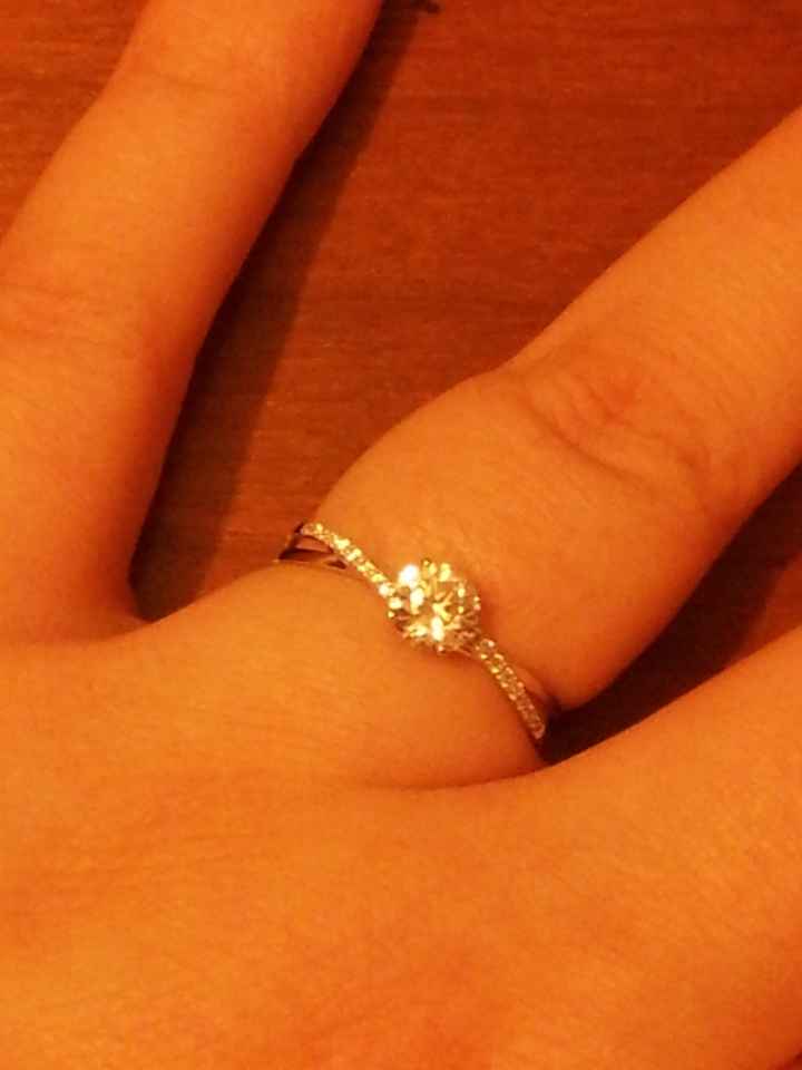 Qui porte une bague de fiançailles ? - 1