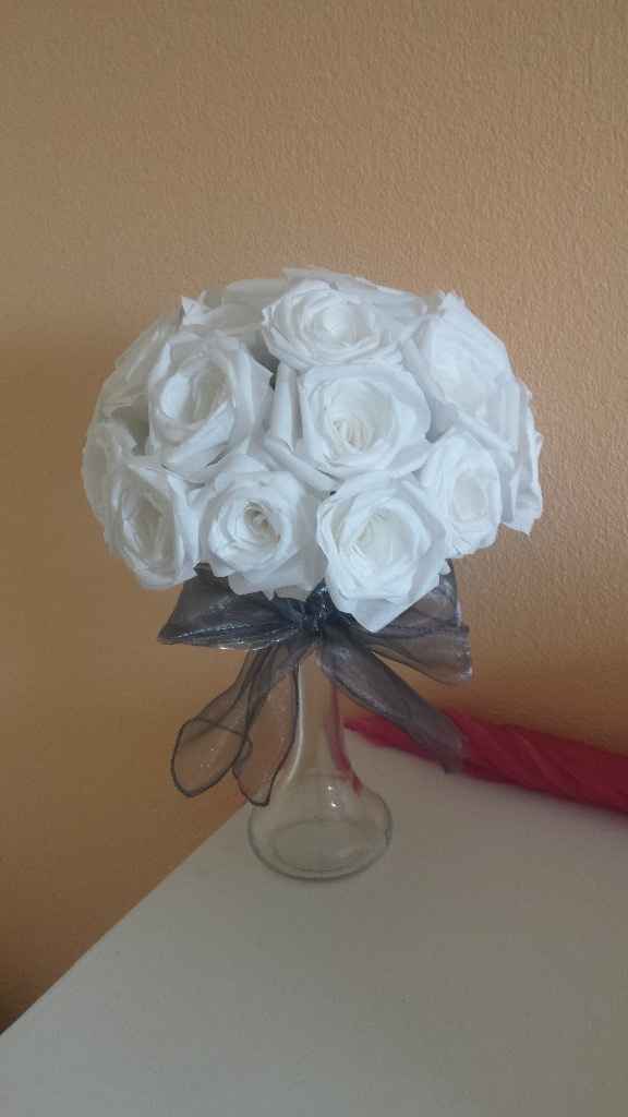 Bouquet de roses blanches en filtre a café