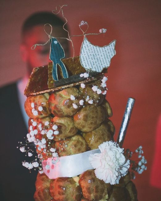 2 mariages, 2 cake toppers. Lequel préfères-tu ? 2