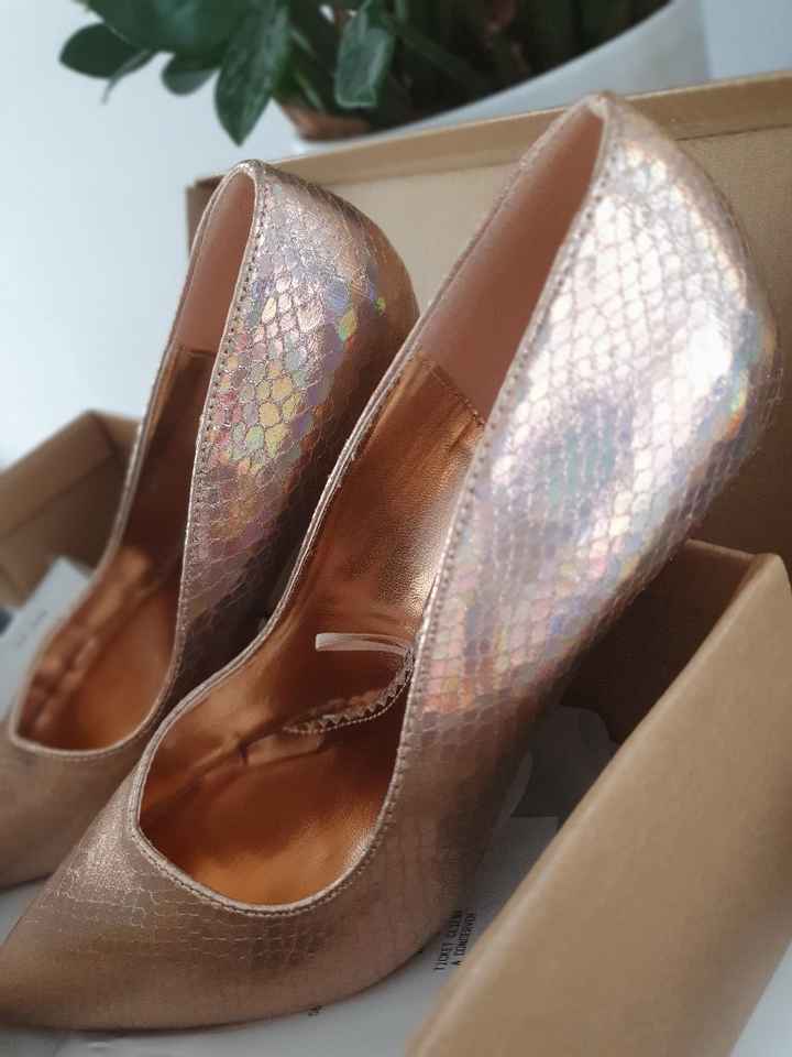 Les chaussures : Blanc, nude ou colorées ? - 1