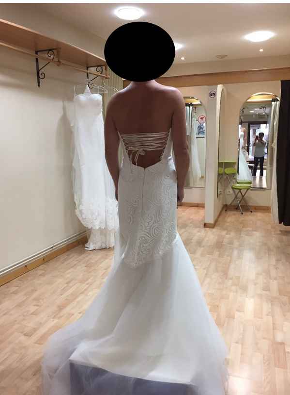 robe dos