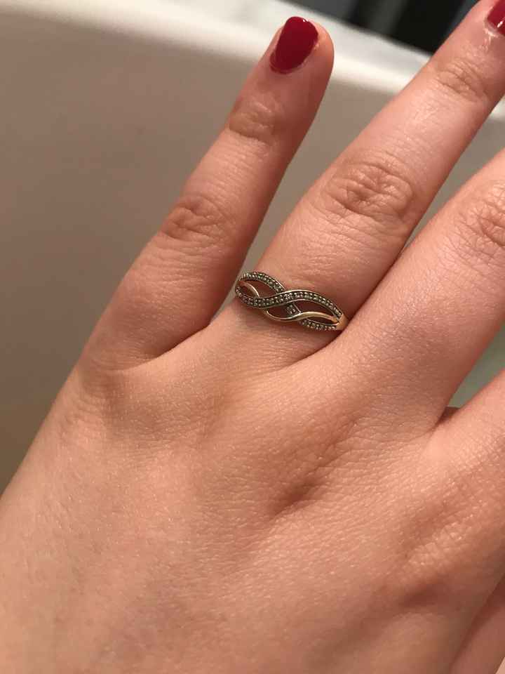 Bague de fiançailles et alliances associées - 1