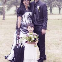 Notre pitchoune a voulu tenir le bouquet