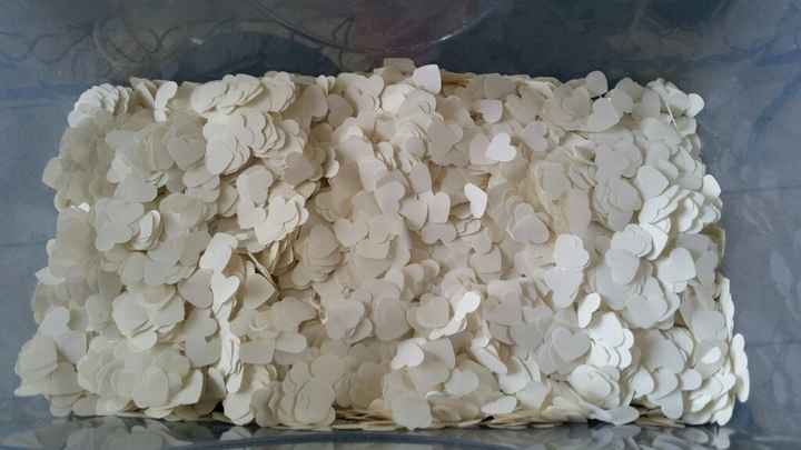 Fabrication de confettis en forme de coeur - 1