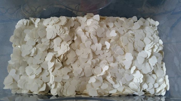 Fabrication de confettis en forme de coeur - 1