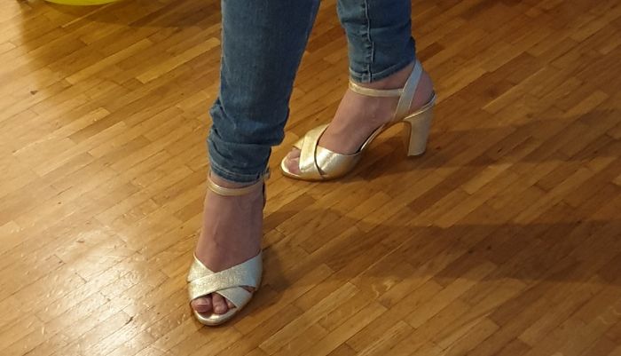 Talons aiguille et gros pavés !!!! 2