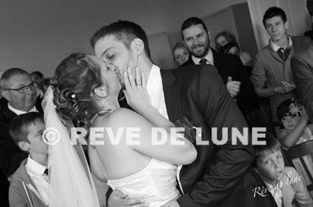 le baiser après le oui
