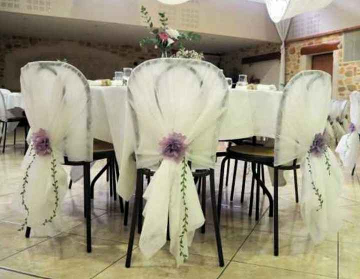 Déco salle des fêtes avec chaises et tables pas très belles - 2