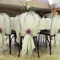 Déco salle des fêtes avec chaises et tables pas très belles - 2