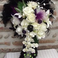 lys, orchidées, et plumes