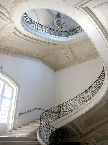 escalier de la bibliothèque de laon