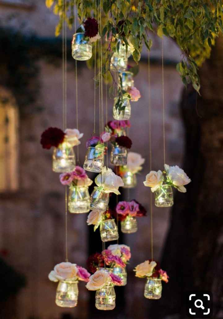 Suspension fleurs et bougies dans petits pots bébé