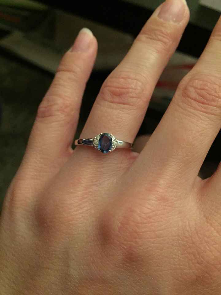 Qui porte une bague de fiançailles ? - 2