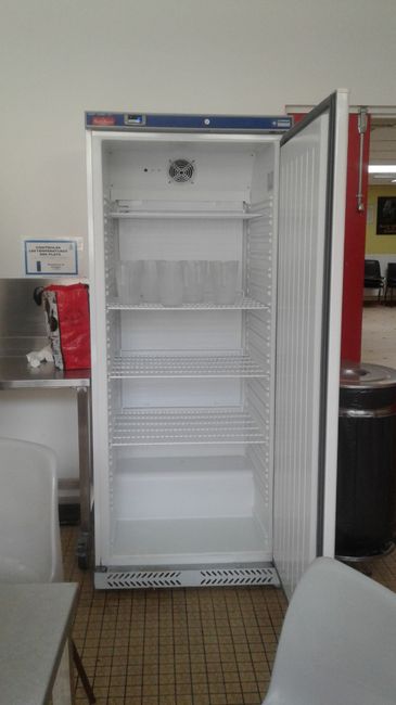 voila le frigo danas ma salle 