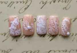 Manucure effet dentelle