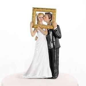 Notre cake topper