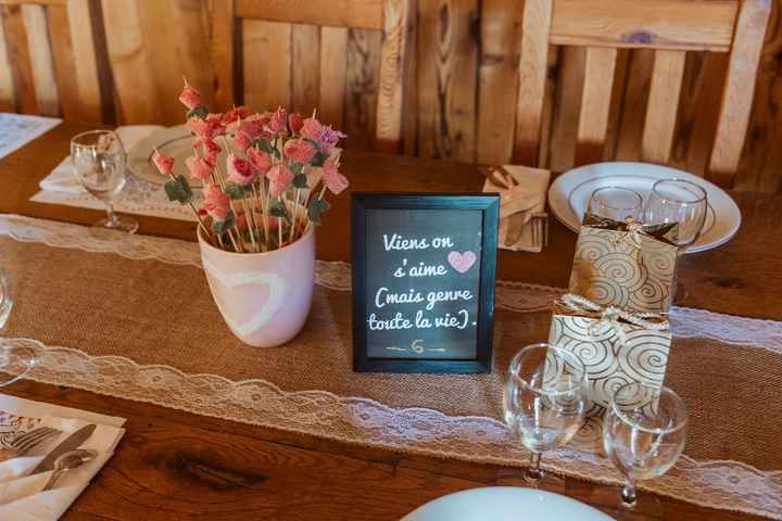 table enfant avec arbre à bonbons