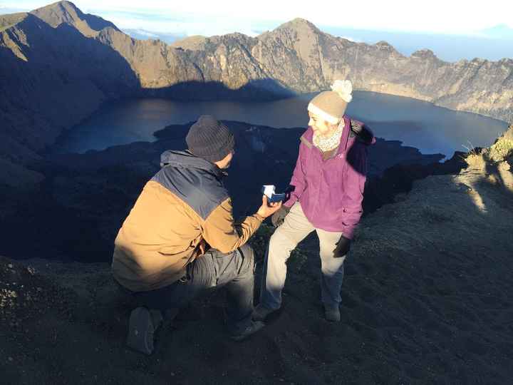 Au sommet du volcan Rinjani (Indonésie) après 1 journée et nuit de souffrance