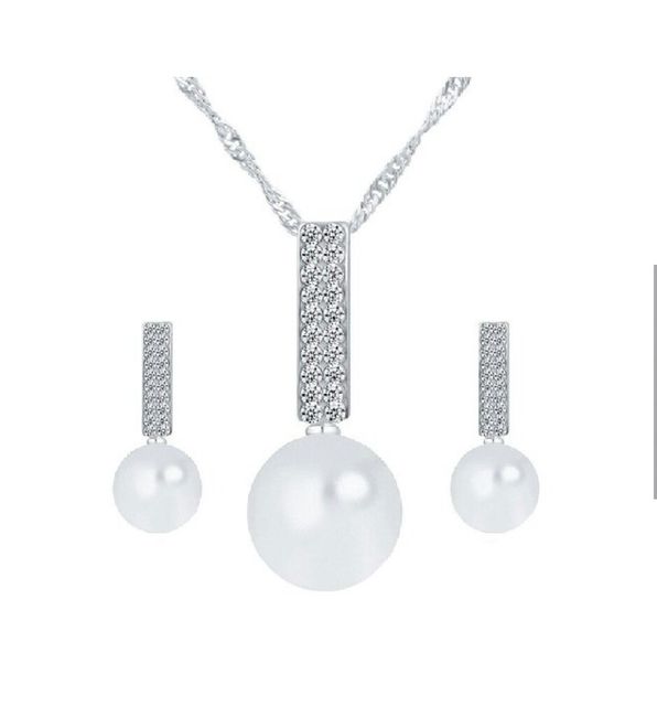 Bijoux qui arrivent tard - 1