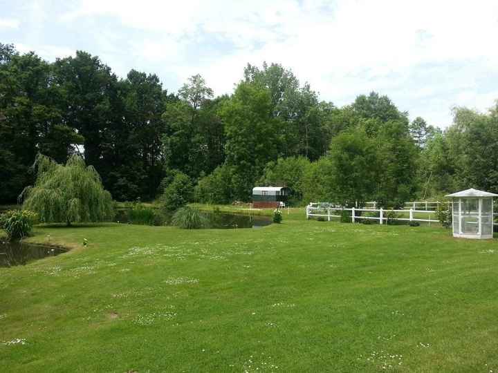 l'extérieur avec l'étang