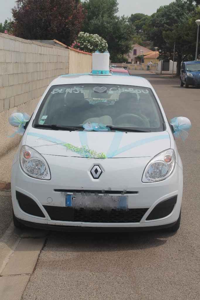 Voiture du témoin qui transportait le marié...