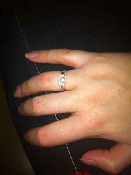 Qui porte une bague de fiançailles ? - 1