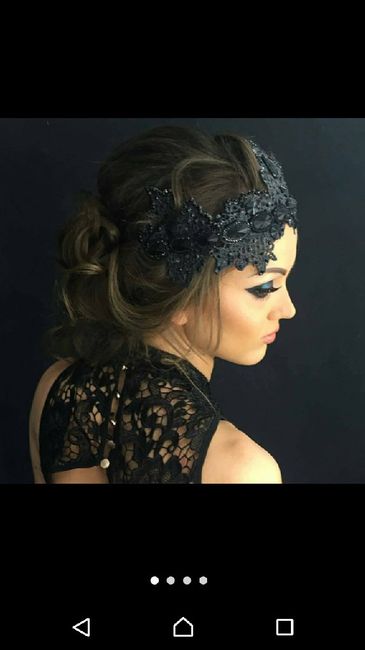 Coiffe dentelle noire et collier. - 1