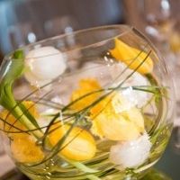 2 - dans vase cognac composition fleurs