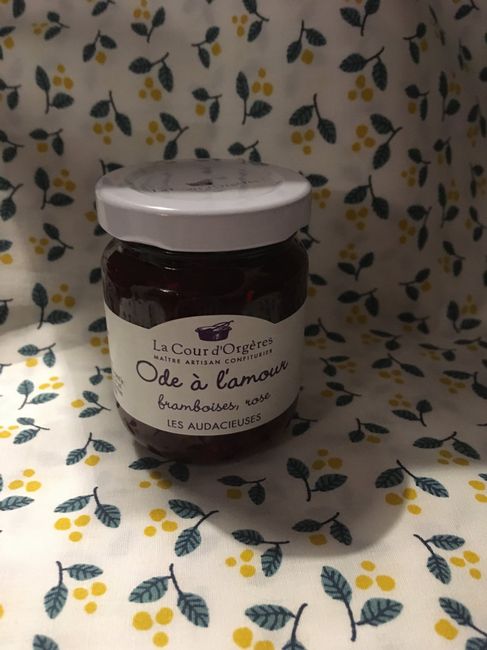 Cache couvercle en tissu à coller ou pas sur les pots de confiture ? 1