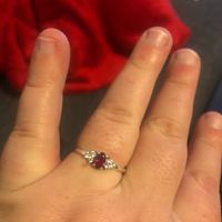 Ta bague de fiançailles sur le Pinterest de Mariages.net ça t'intéresse ? ❤️ - 1