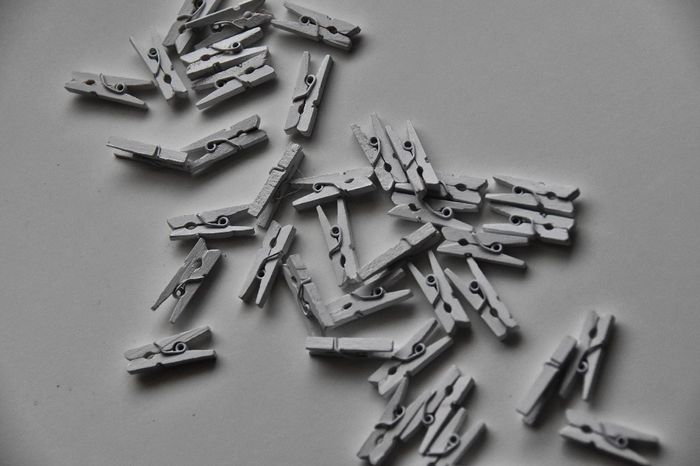 38 petites épingles déco blanches (pour photos sur un fil par ex) 2,5 cm