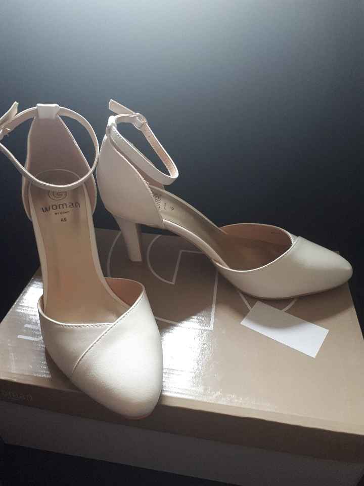 Chaussures trouvées et essayage retouche robe - 1