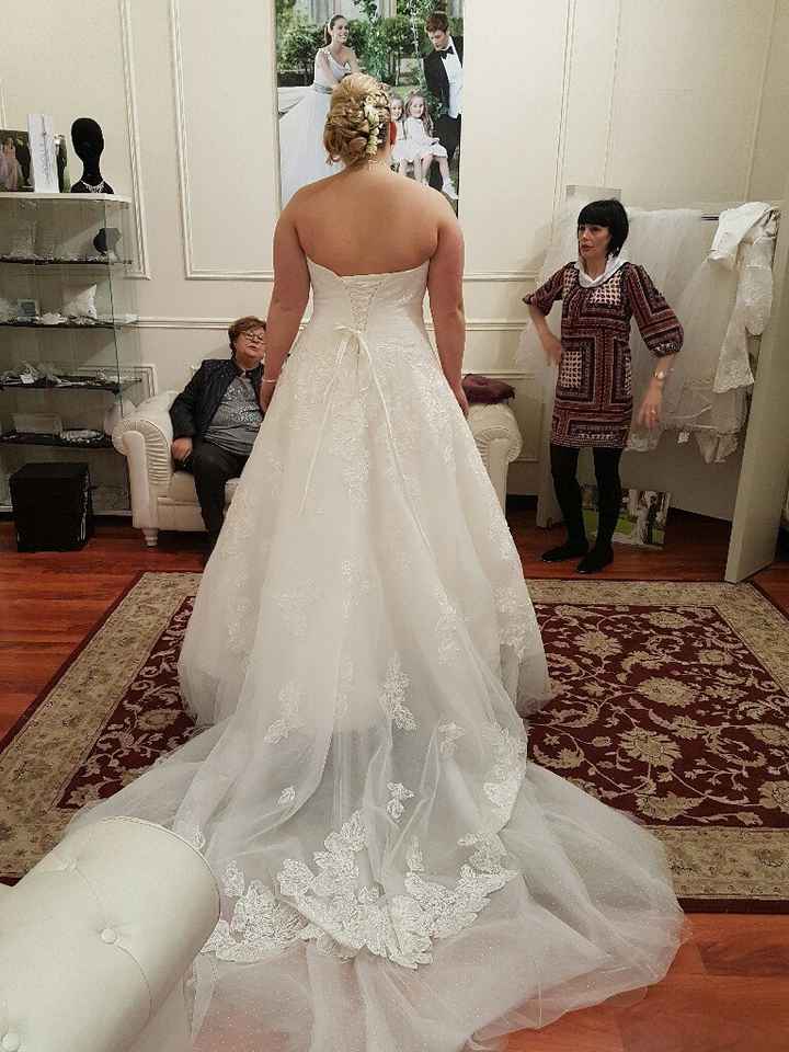 Ma robe de mariée  avec mon essai  coiffure et maquillage  vois en penser koi les futures - 2