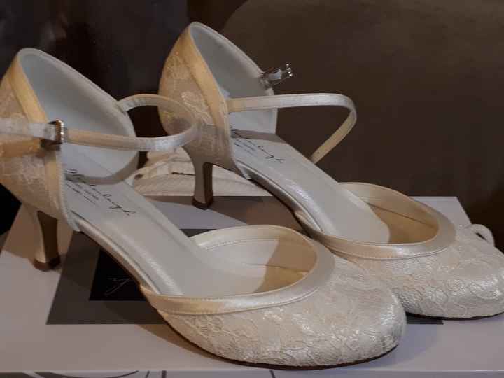 Youpi! j ai mes chaussures de mariée - 1
