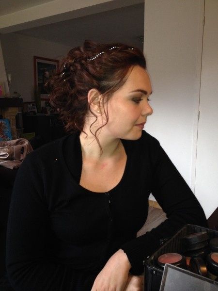 Essais: coiffure et maquillage