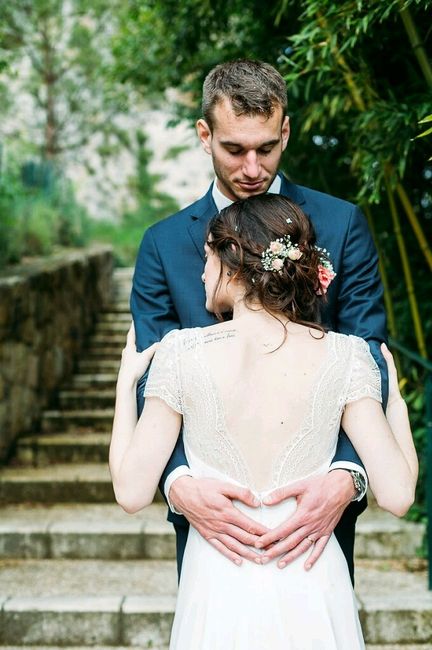 Fleurs fraîches dans un chignon ?? - 1