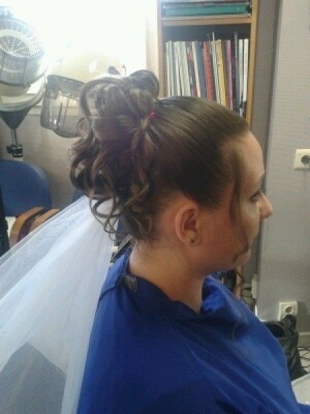 Mon essai coiffure mariée de profil droit avec mon voile