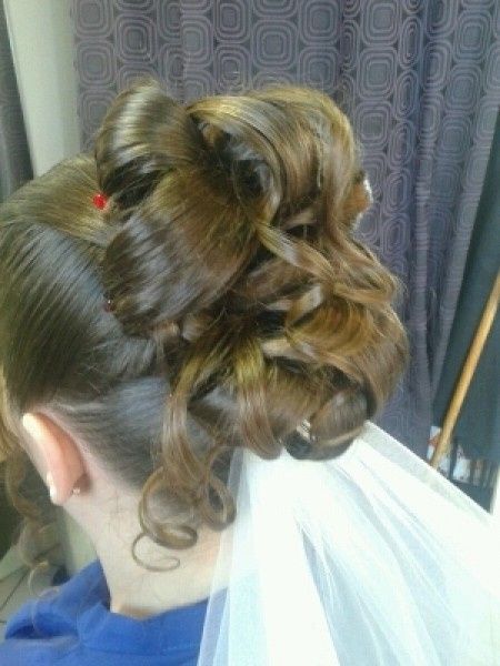 Essai coiffure mariage avec voile, vue de près.