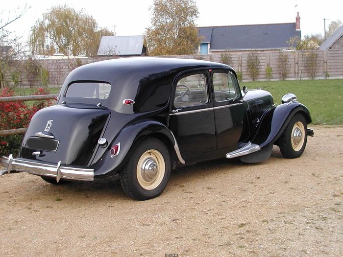 Arrière de la Traction Citröen de 1954
