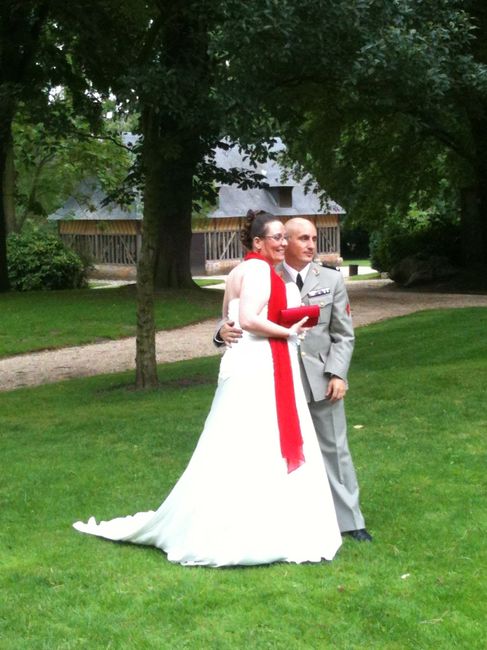 Les mariés de profil au Jardin des plantes à Rouen