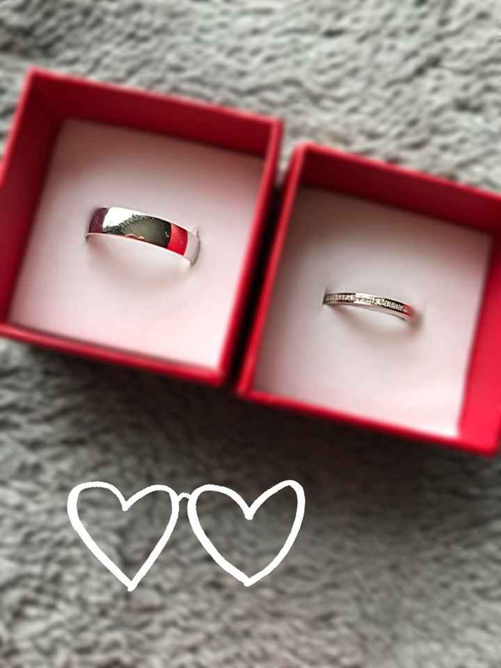 Amoureuse de nos alliance !! - 1