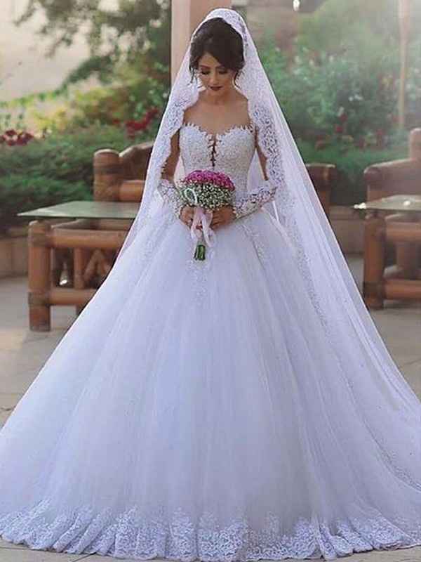 Robe princesse dentelle manches longues grand voile