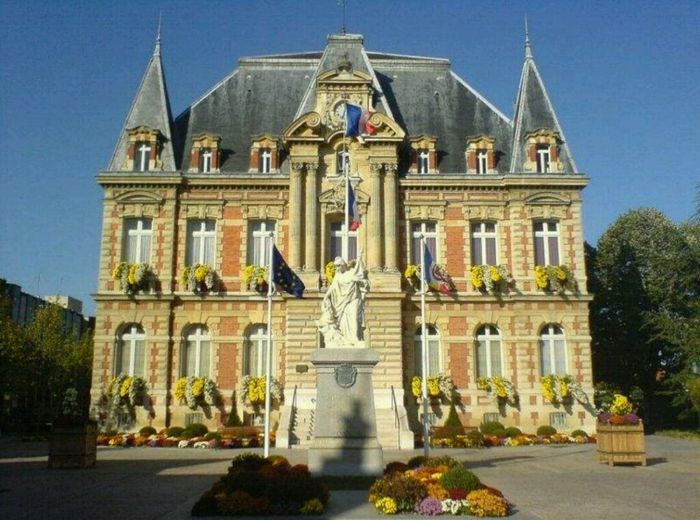 Photo mairie et église !! - 3