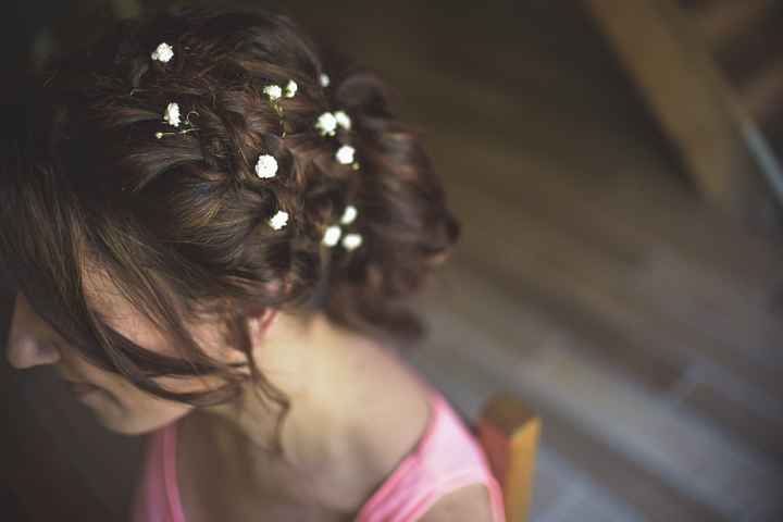 Gypsophile dans les cheveux pour le mariage :)