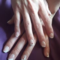 Ongles french diagonal, strass rouge et argent