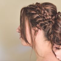 Tresse de côté, coiffure bohême chic