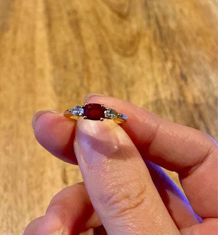 Ta bague de fiançailles sur le Pinterest de Mariages.net ça t'intéresse ? ❤️ - 1