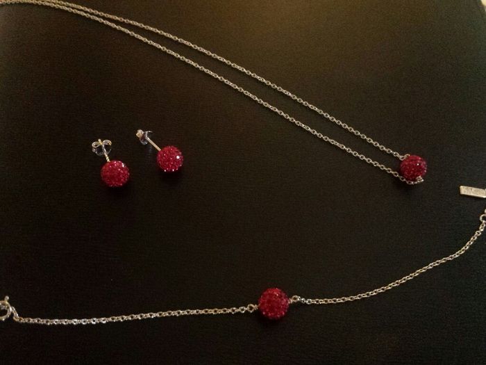 Montrez moi vos boucles d'oreilles svp - 1